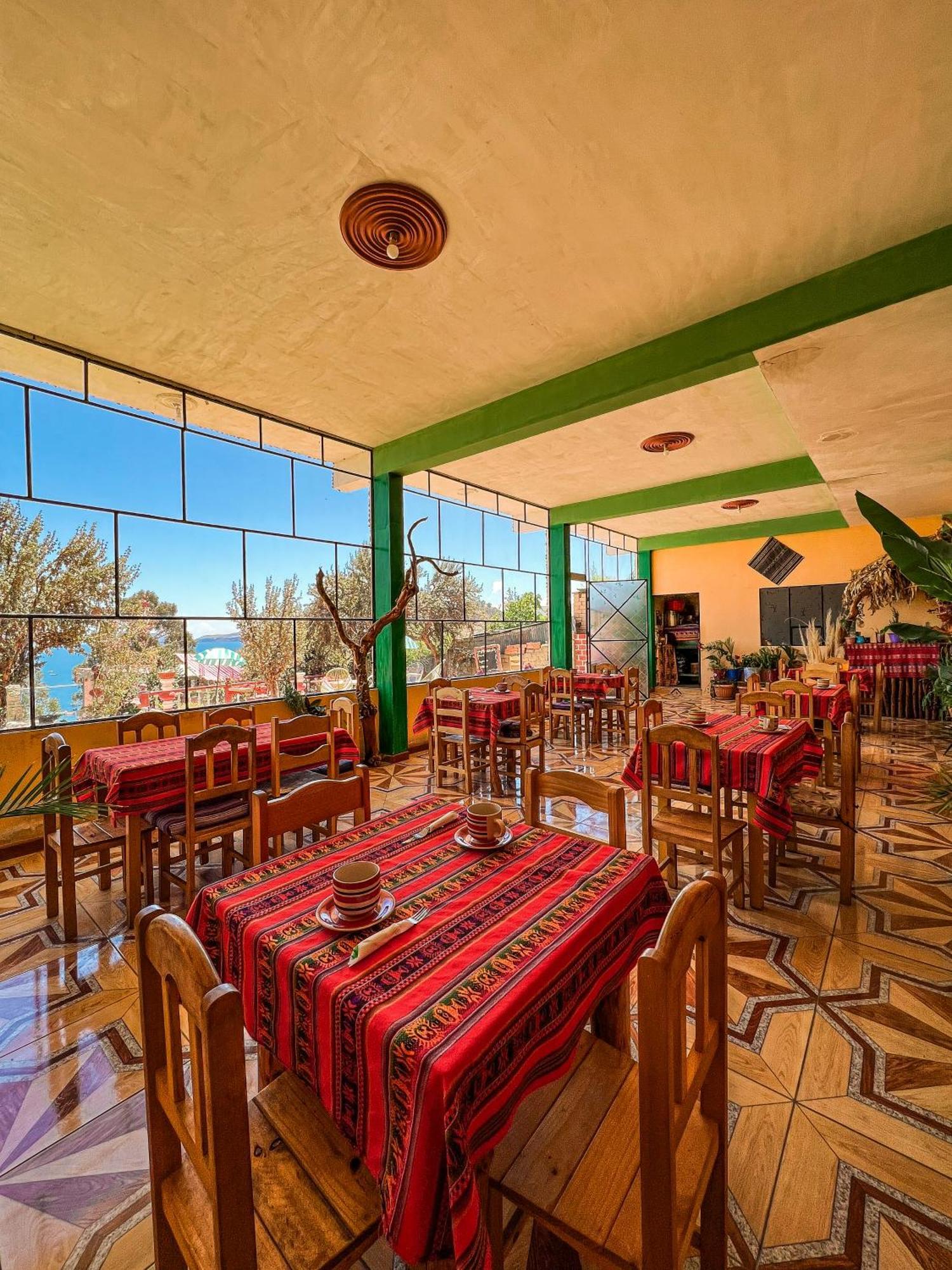 Hostal Sol Y Lago コパカバーナ エクステリア 写真