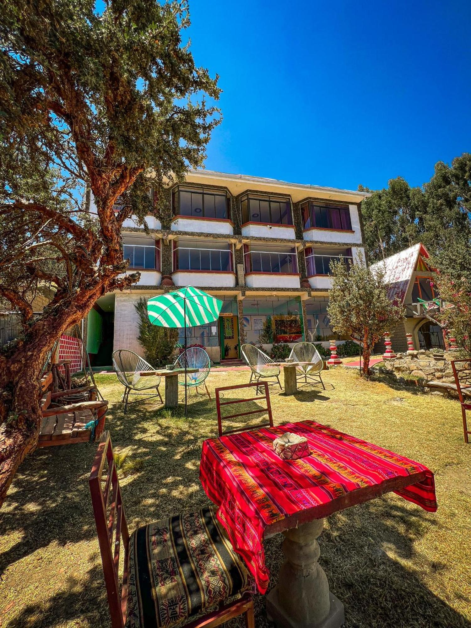 Hostal Sol Y Lago コパカバーナ エクステリア 写真