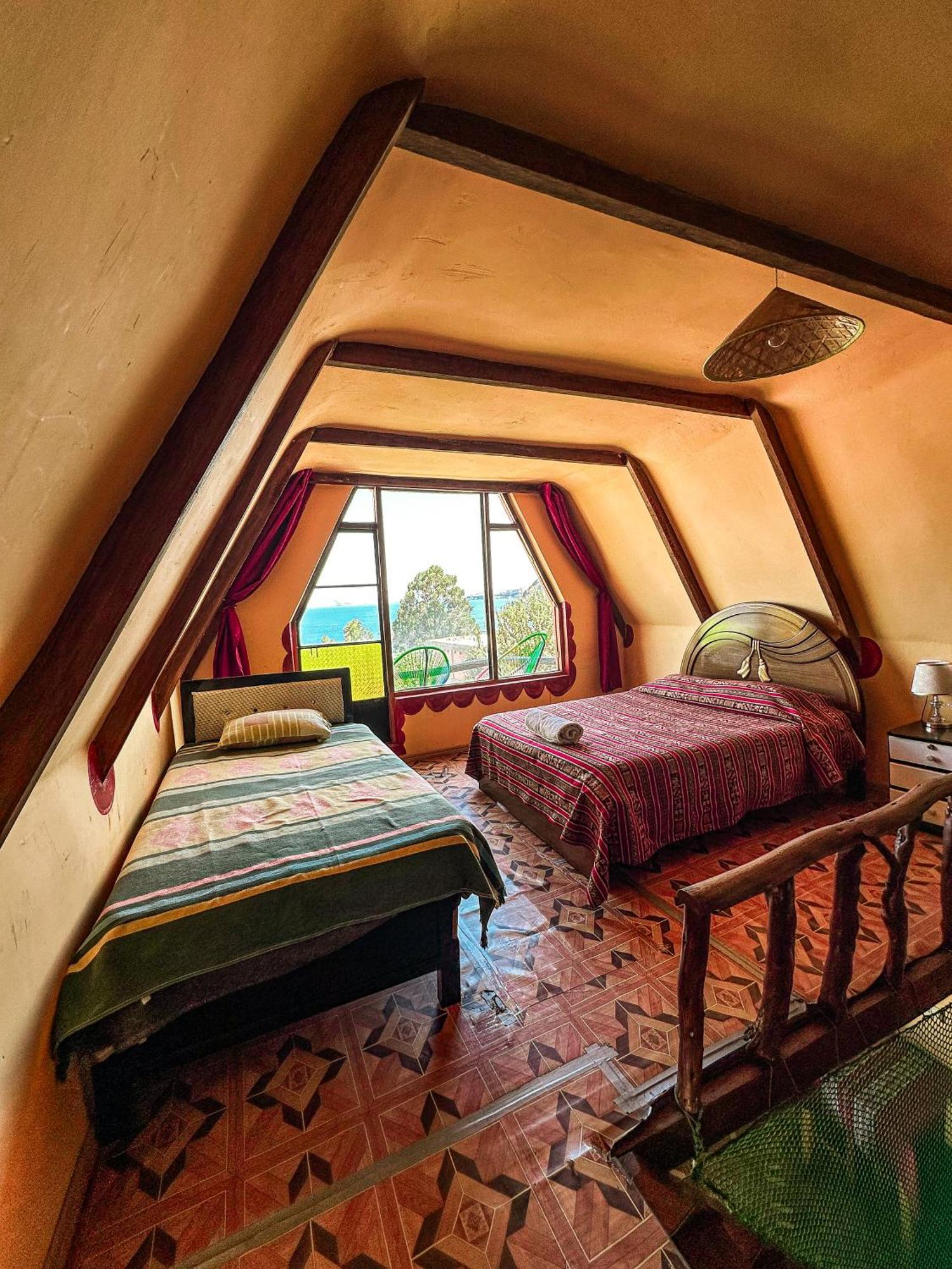 Hostal Sol Y Lago コパカバーナ エクステリア 写真
