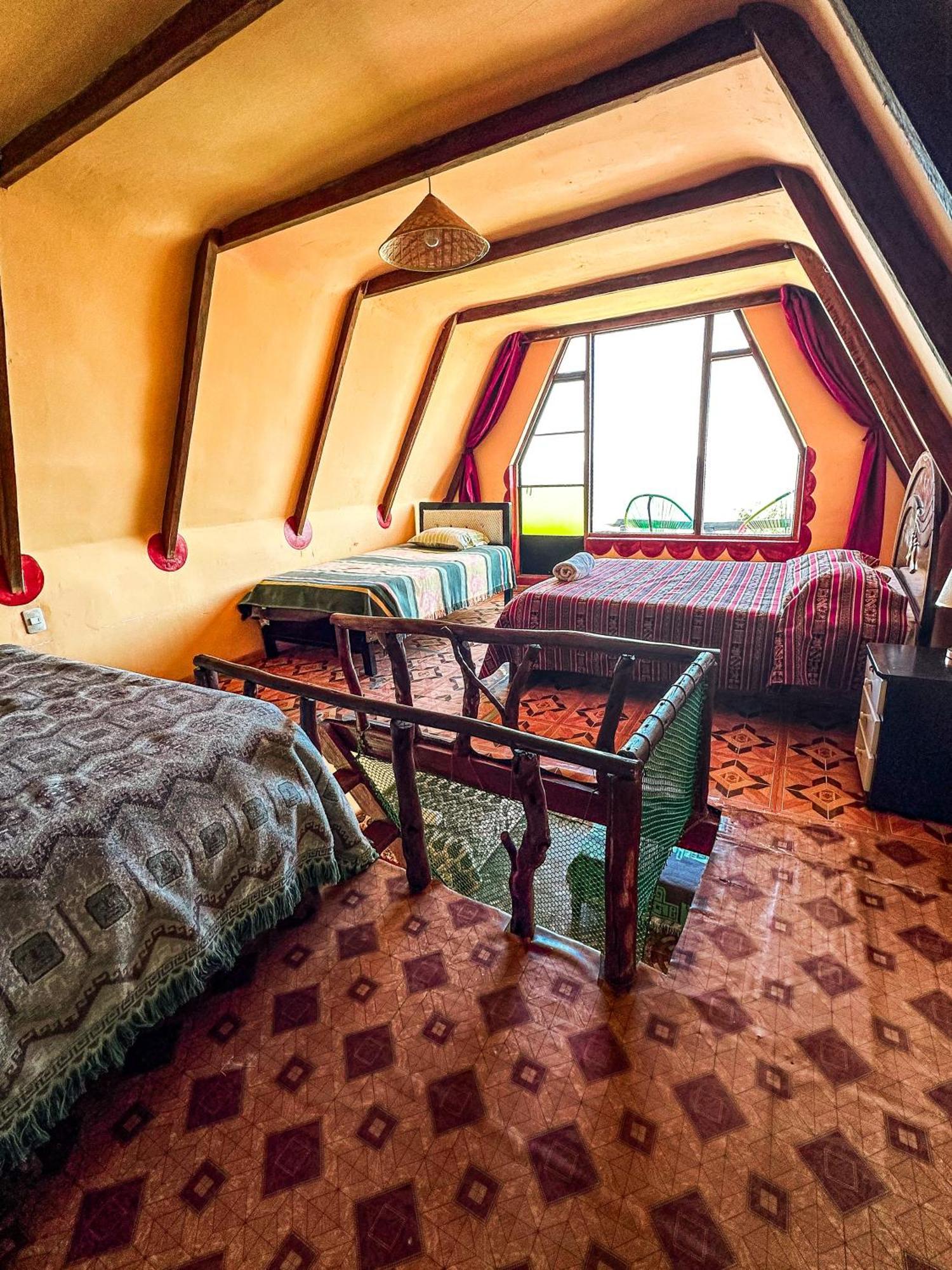 Hostal Sol Y Lago コパカバーナ エクステリア 写真
