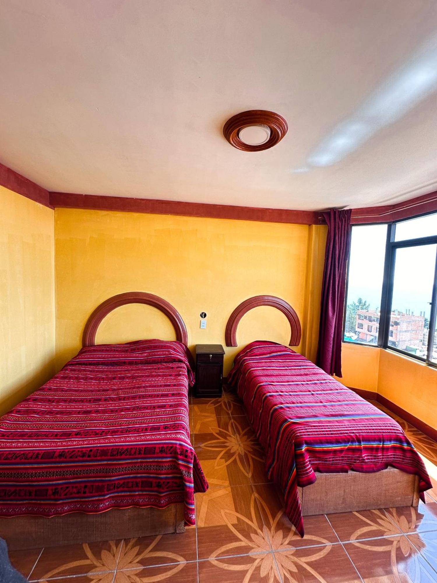 Hostal Sol Y Lago コパカバーナ エクステリア 写真