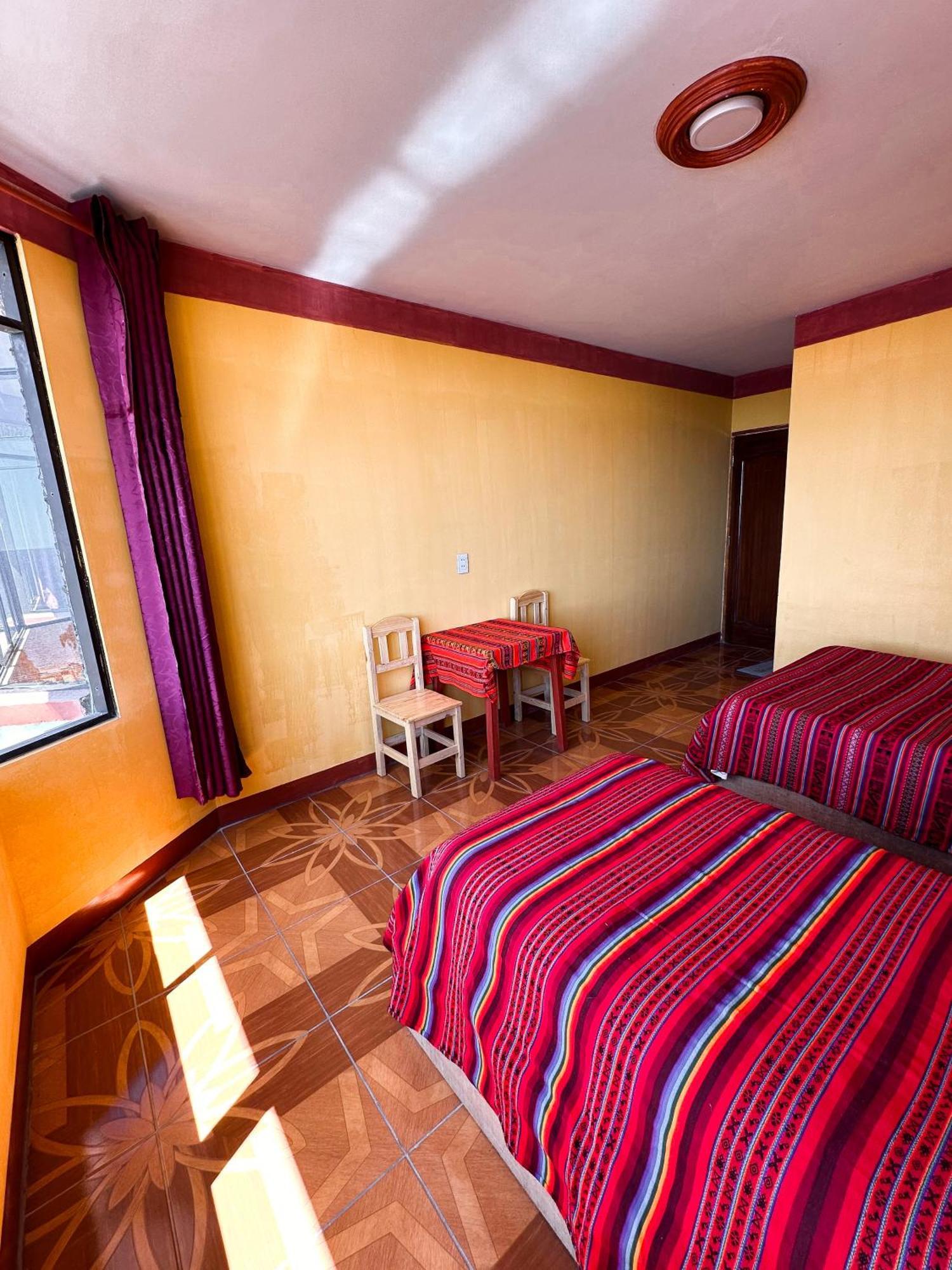 Hostal Sol Y Lago コパカバーナ エクステリア 写真