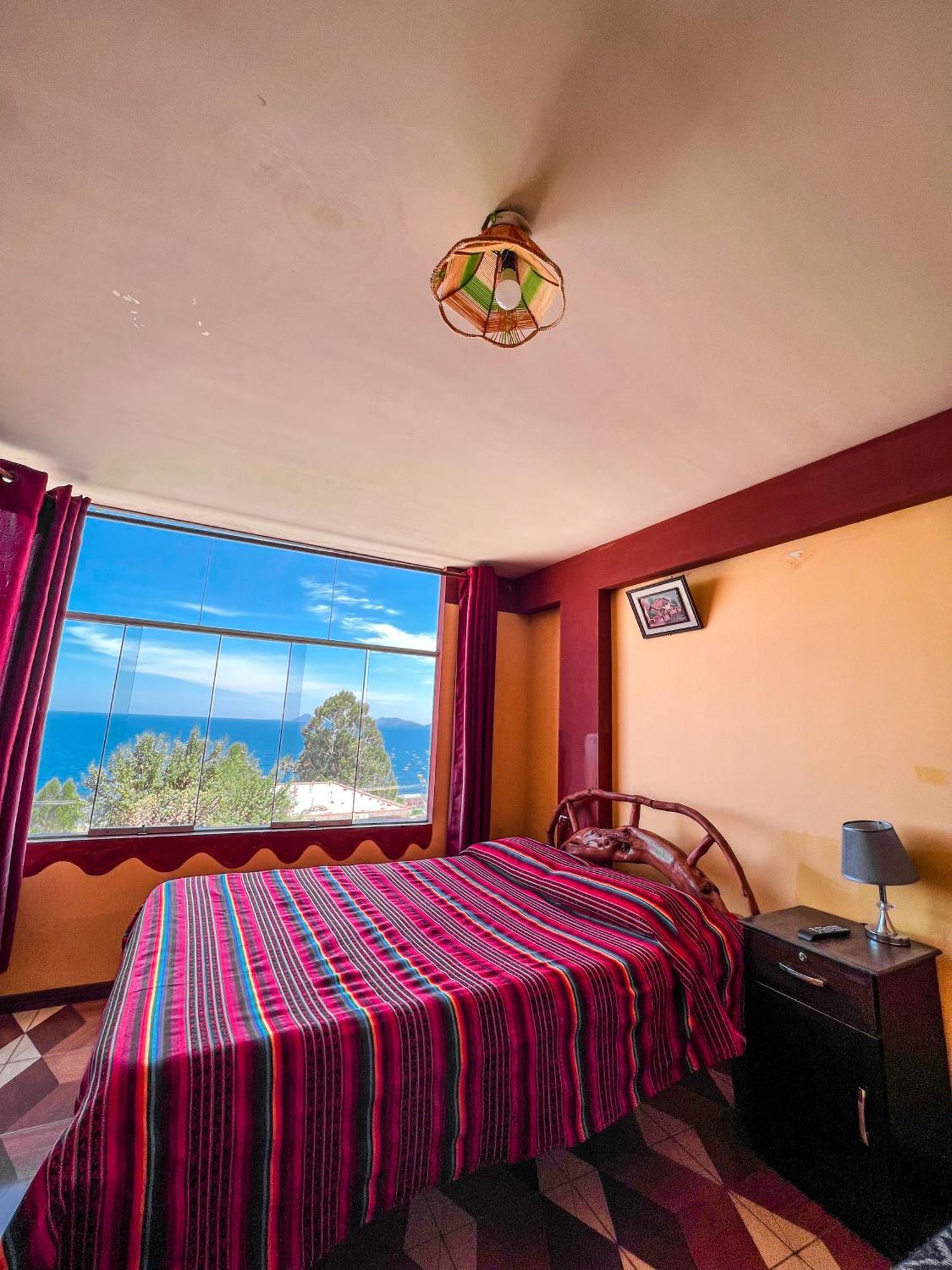 Hostal Sol Y Lago コパカバーナ エクステリア 写真